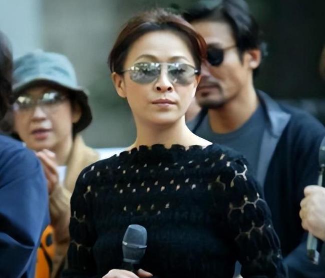 刘嘉玲彻底崩溃了！她被绑架真相曝光，结婚17年无子真相曝光！